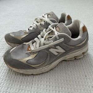 New Balance 2002 concrete gray sneakers
